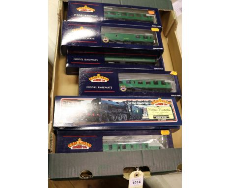 8x Bachmann Branchline OO gauge BR Southern Region items. A Lord Nelson Class 4-6-0 locomotive, Sir Walter Raleigh 30852, in 