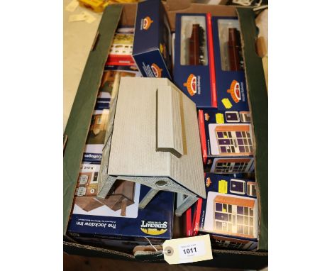 A quantity of Bachmann OO Railway buildings and rolling stock. Buildings - The Jackdaw Inn, Rural Workers Cottages, 2x Narrow