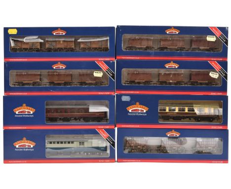 Bachmann OO 5x 3 wagon sets - Presflo 22T cement wagons. Plus 3x sets Conflat wagons with BD containers. Also 8 ton Cattle Wa