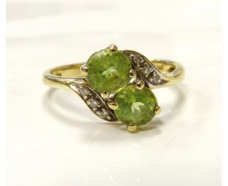 PERIDOT AND DIAMOND TWIST SET RINGon nine carat gold shank, ring size K-L