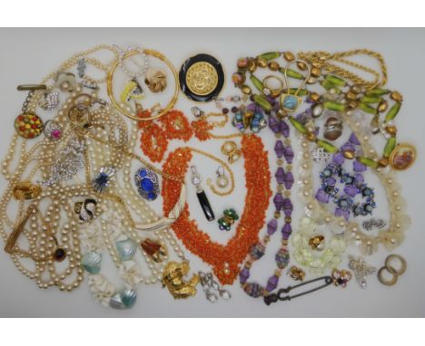 A vintage glass zigzag bead necklace, an Indian style necklace and earring set and other items Condition Report: Not availabl