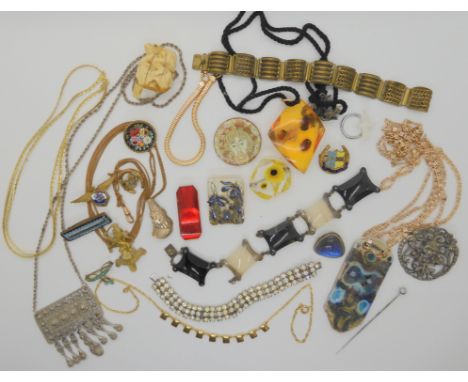A retro pendant, a large ceramic face pendant, a Scottish agate bracelet (af) and other items Condition Report: Not available