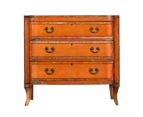 Y A SATINWOOD AND TULIPWOOD CROSSBANDED COMMODE 19TH CENTURY88cm high, 92cm wide, 45cm deep 