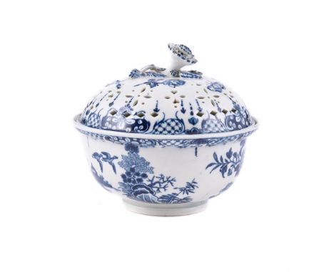 A WORCESTER BLUE AND WHITE 'FENCE' PATTERN BOWL AND A COVERCIRCA 1765The pierced cover decorated with a partial print of the 