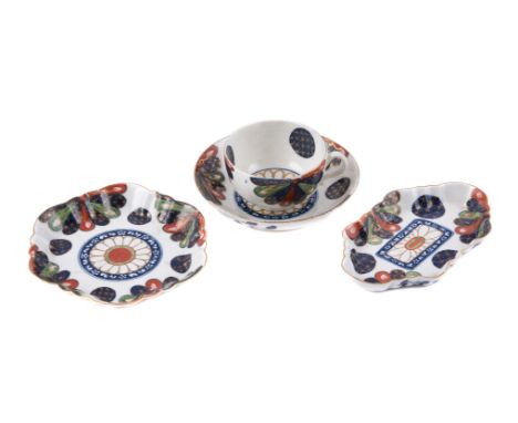 A SELECTION OF WORCESTER 'FAN' PATTERN PORCELAINCIRCA 1770Comprising; a tea cup and saucer, teapot stand 14.5cm diameter, and