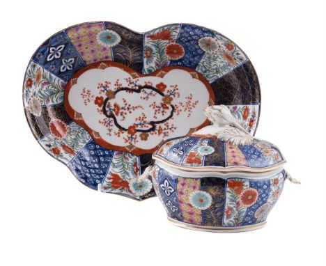 A WORCESTER 'OLD MOSAIC' PATTERN SAUCE TUREEN AND COVERCIRCA 1770Typically decorated, unmarked, old paper collection label; a