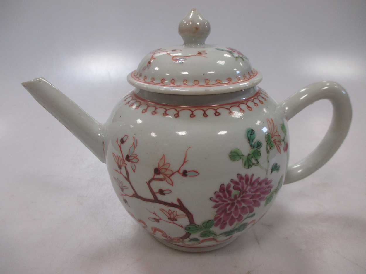 An 18th century Chinese tea pot, 13.5cm high (including lid) in