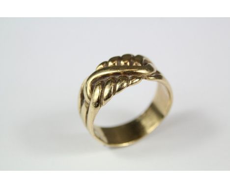 A 9ct yellow gold knot ring, size P+, approx 5.2 gms.