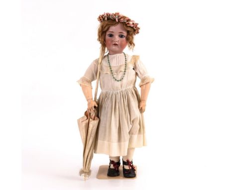Große Mädchenpuppe mit Schirm    Simon &amp; Halbig.        Gemarkt "S &amp; H / K &amp; R 68", mit "W" auf der Stirn.       