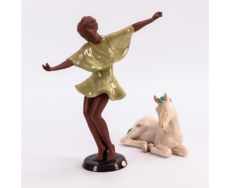 "Get(anzte) Harmonie" und Liegendes Pferd    Wiener Manufaktur Friedrich Goldscheider.                    Roter Ton, farbig g