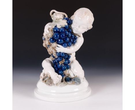 Putto mit Trauben    Rosenthal.        Marke Kunstabteilung Stammwerk Selb, um 1920.        Bezeichnet.        Modell-Nr.: K 