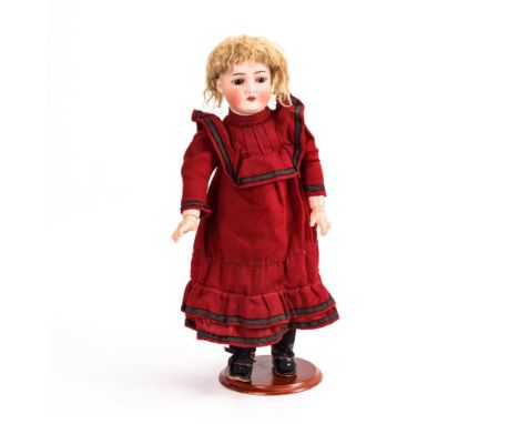 Blonde Mädchenpuppe    Kämmer &amp; Reinhardt.        Gemarkt "K &amp;  R / Simon &amp; Halbig 29 Germany 55".        Um 1900