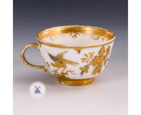 Tasse mit Fels- und Vogelmalerei    Meissen.        Schwertermarke mit Punkt, 1763-1774.                    Unterglasurblaue 