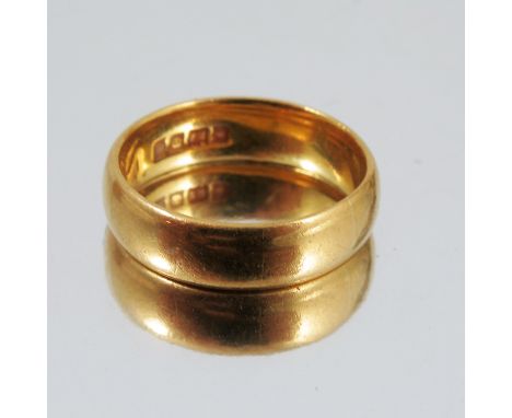 A 22 carat gold plain wedding ring, 6.4g gross