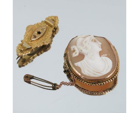 A shell cameo brooch, tagged '9ct', together with a 9 carat gold Edwardian locket back brooch