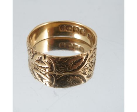 An 18 carat gold patterned wedding ring, 3.6g grossCondition Report:  Ring size O1/2, dated 1895,&nbsp; the ring is thin in p