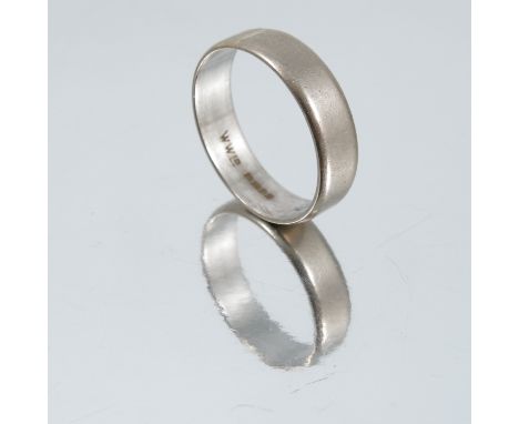 An 18 carat white gold wedding ring, 4.1g grossCondition Report:  Ring size O, dated London 1972