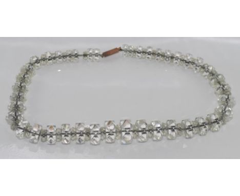 Good vintage glass necklace with 9ct gold clasp (tested as 9ct but unmarked)