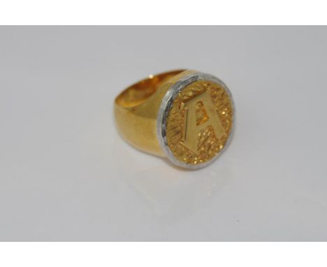 Vintage 18ct two tone gold "A" ring weight: approx 9.45 grams, size: approx N-O/6-7