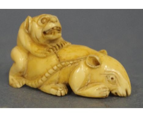 Antique Japanese rat & monkey ivory netsuke C1920. Signed to base. May not be exported without CITES documentation. HW4.5cms 