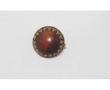 Vintage small tortoiseshell and 9ct gold brooch (tested as 9ct but unmarked)