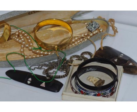 Vintage bangles, two small wooden masks which could be worn as pendants, vintage pearls in case etc