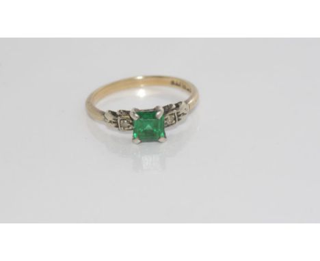 Vintage 9ct gold, emerald and white stone ring marked ELITE, weight: approx 1.8 grams, size: K-L/5