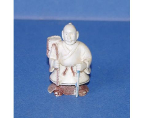 Vintage Japanese ivory netsuke Standing man with movable head. May not be exported without CTIES documentation. Height 5cms a