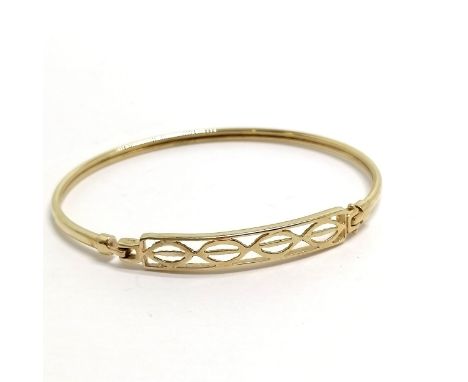 9ct hallmarked gold bangle - 6cm internal diameter &amp; 6.1g 
