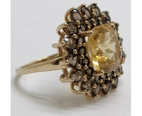 9ct hallmarked gold citrine / smoky quartz cluster ring - size N½ &amp; 4.7g total weight 