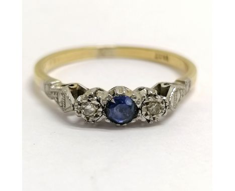 18ct marked gold sapphire &amp; diamond ring - size R½ &amp; 2.6g total weight 