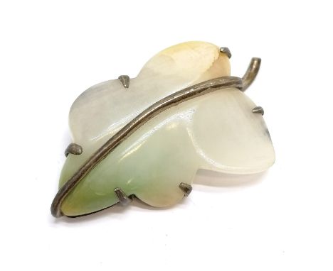 Hand carved Oriental nephrite jade leaf in a Mexican silver brooch mount - 6.5cm 