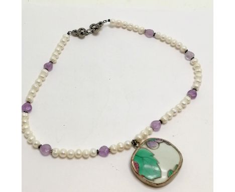 Amethyst / baroque pearl silver necklace (42cm) with antique Chinese porcelain panel pendant