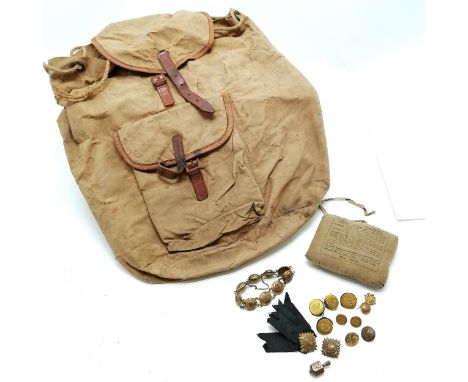 WWII unmarked canvas flight bag t/w Royal Welch Fusiliers button bracelet, Field dressing, buttons etc. Flight bag A/F 