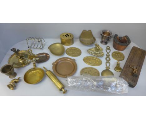 A collection of metalware including brass and a wooden cribbage board 