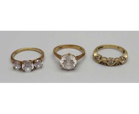 Three 9ct gold rings, 9g, M and 2x N 