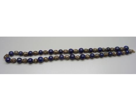 A vintage lapis lazuli necklace 