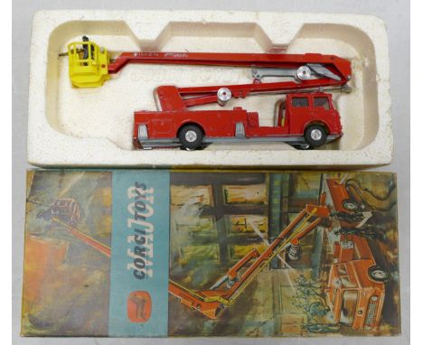 Boxed Corgi Simon Snorkel Fire Engine 1127 