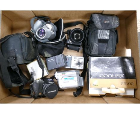 A collection of vintage digital cameras to include Olypmus SP550 UZ, Nikon cool pix P500, Samsung S700 etc 