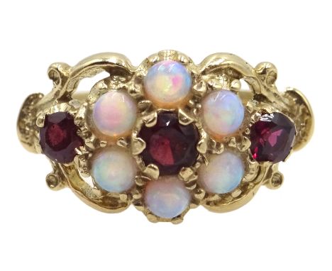 9ct gold opal and garnet cluster ring hallmarked Condition Report & Further Details Approx 2.9gm, size NClick here for furthe