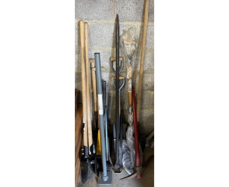 Gardening &amp; ground working tools including a post hole digger, axe, pick axe, spades etc&nbsp;