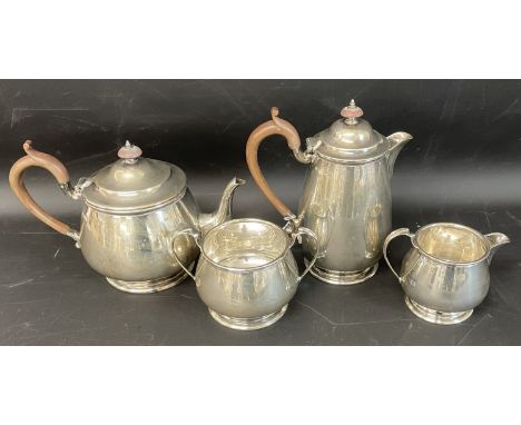 Lee &amp; Wigfull 4 piece silver tea set - Sheffield 1931 &amp; 1933 total weight 49 ozt
