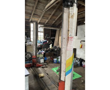 Istobal Max 2500kg 2 pillar car lift.&nbsp;At a separate location in the Louth area, viewing by appointment