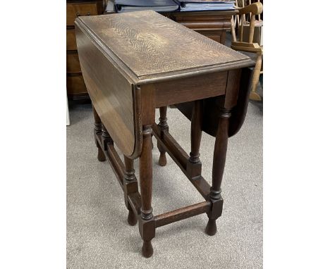 Oak gate leg table 104cm by 77cm Ht 75cm