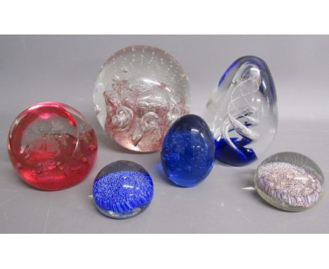 6 glass paperweights includes Caithness Celebration, Murano Vetreria &amp; Fiori,&nbsp;