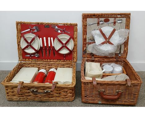 Sirram &amp; Optima picnic baskets with contents
