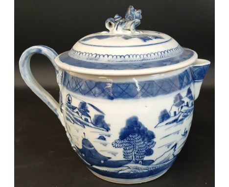 Late 18th/early 19th century Canton porcelain cider jug with Foo dog finial 18.5cm high