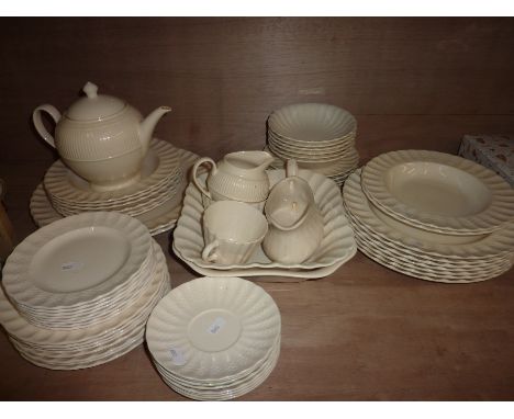 Large selection of Spode Chelsea Wicker, comprising of plates, tea pot, milk and sugar bowl, bowls etc (approx 60 pieces)