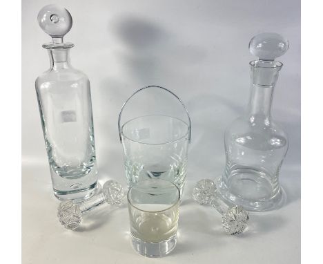 A signed KOSTA of Sweden decanter with an air bubble in the stopper and base (comes with small whisky tumbler with bubble in 