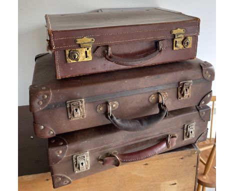 BON VOYAGE!VINTAGE ENSEMBLE of three suitcases, the smaller top suitcase being made of leatherApprox 3 pieces